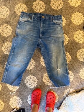 Wrangler cowboy cool Faded Blue  Distressed jeans!